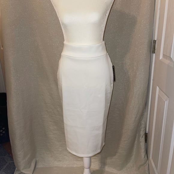 Dresses & Skirts - NWT WHITE PENCIL SKIRT